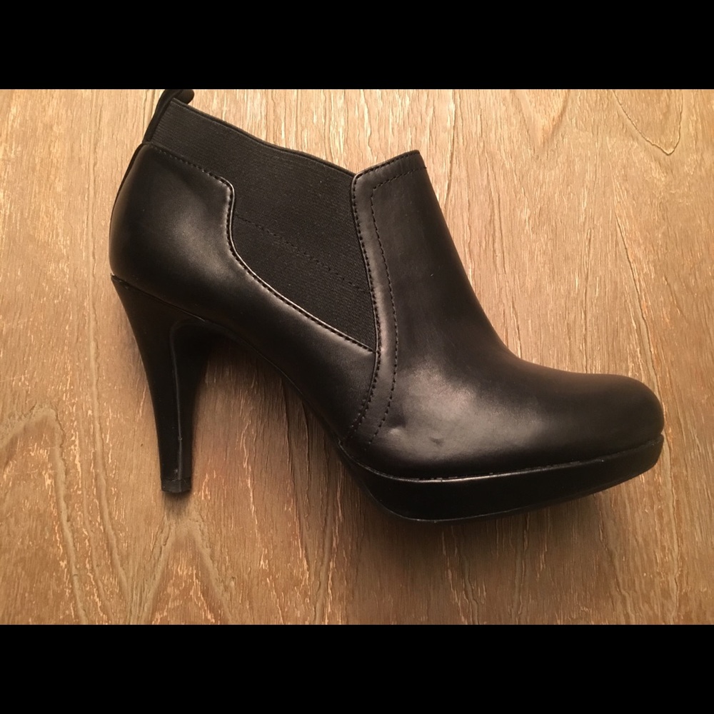 Adrienne Vittadini Ankle Booties!